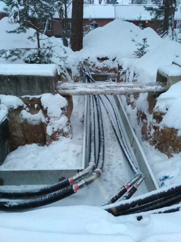 прокладка труб Изопрофлекс зимой прокладка труб Изопрофлекс зимой